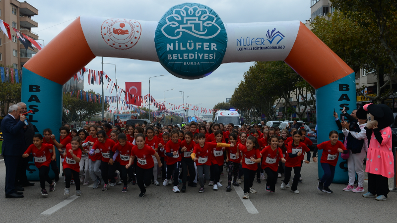 Nilüfer’de bin 600 öğrenci Cumhuriyet için koştu