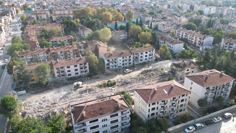 İnegöl’de Turgutalp Kentsel Dönüşümünde yeni etaplar için yıkım başladı