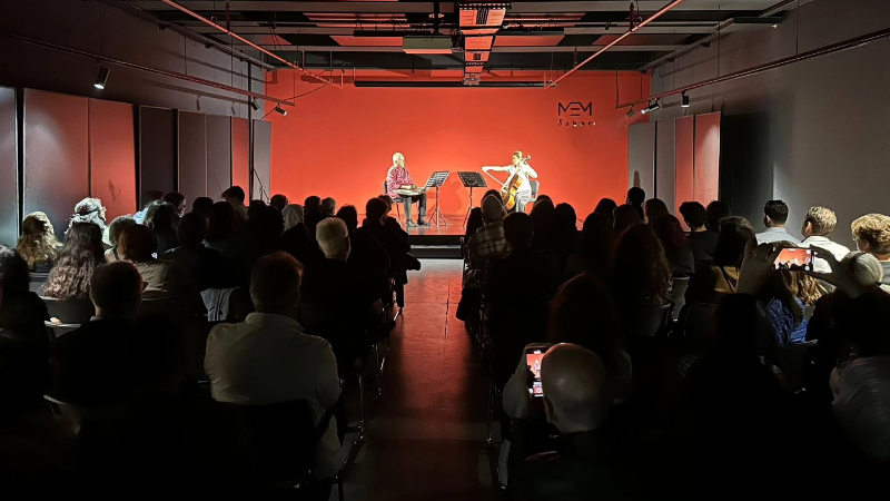 Çello ve kanunun büyüleyici buluşmasıyla MEM Sahne’de yeni sezon açıldı