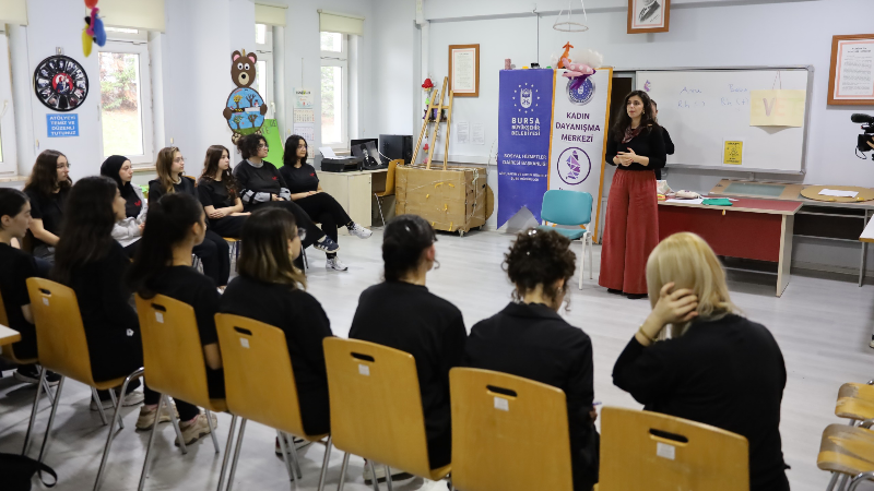 Bursa’da lise öğrencilerine kadına yönelik şiddet farkındalığı eğitimi