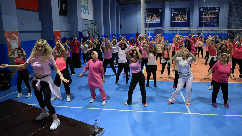 Zumba ve pilatesle sağlıklı yaşam Bursa’da kadınlarla buluşuyor