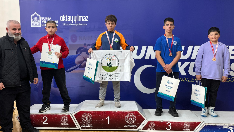 350 sporcu Cumhuriyet için minderde buluştu