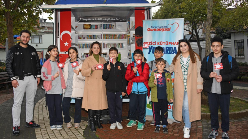 Gezici Kütüphane Cumhuriyet çoşkusunu sokaklara taşıdı