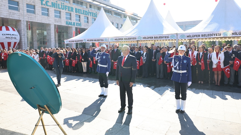 Nilüfer'de Cumhuriyet coşkusu çelenk sunumuyla taçlandı