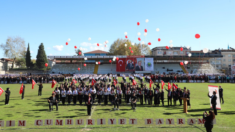 İnegöl, Cumhuriyet Bayramı'nın 102. yıl dönümünü büyük bir coşkuyla kutladı