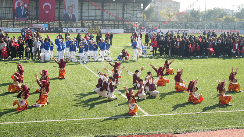 Yenişehir Stadyumu'nda Cumhuriyet sevinci