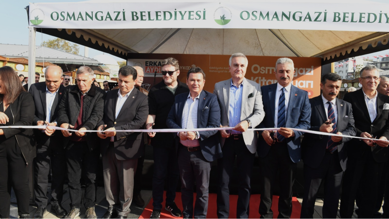 Bursa’da ilk kez düzenlenen Osmangazi Kitap Fuarı yoğun ilgi gördü