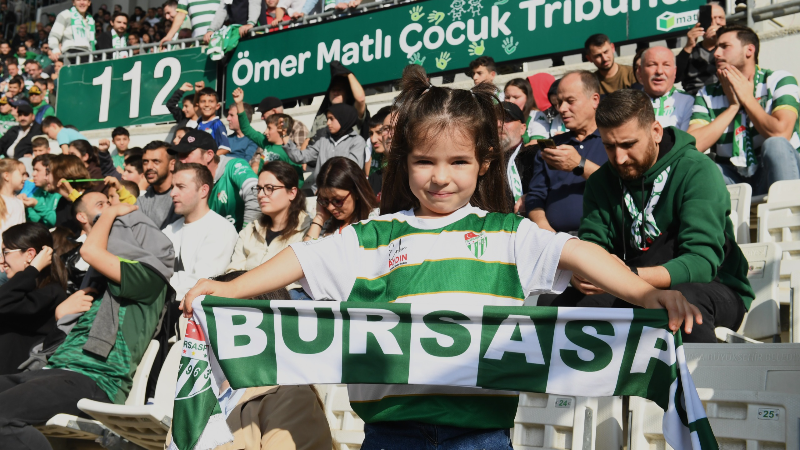 Osmangazili çocuklar ilk kez tribünde Bursaspor coşkusunu yaşadı