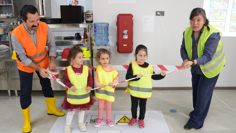 Minikler iş güvenliği kurallarını oyunla öğrendi