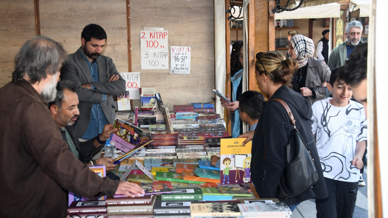 Osmangazi Kitap Fuarı’nda edebiyat rüzgârı devam ediyor