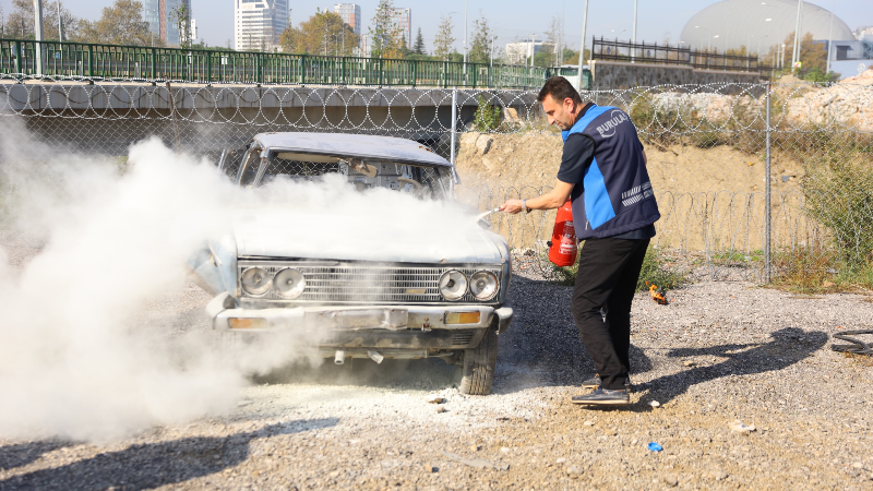 BURULAŞ şoförleri yangınla mücadeleyi öğreniyor