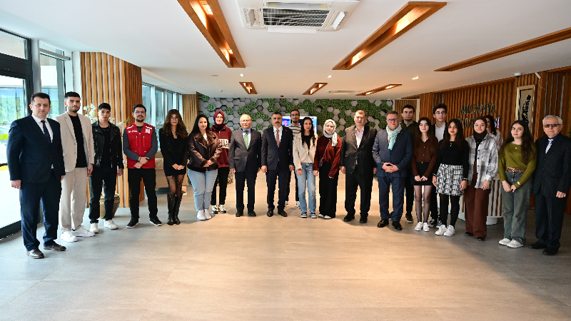 Başkan Yılmaz gençlerle tecrübelerini paylaştı: “Herkesin bir hedefi olmalı”