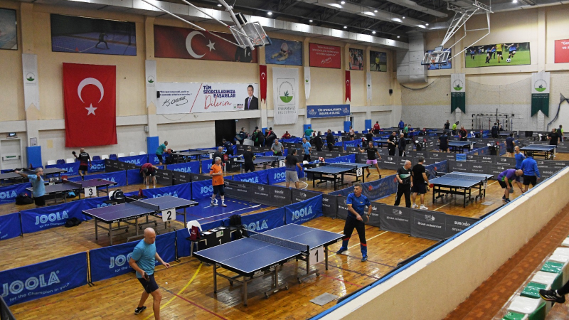 Osmangazi’de veteran masa tenisçileri sahaya indi