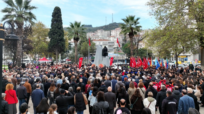 Mudanya’da Atatürk’e saygı ve minnetle anma töreni