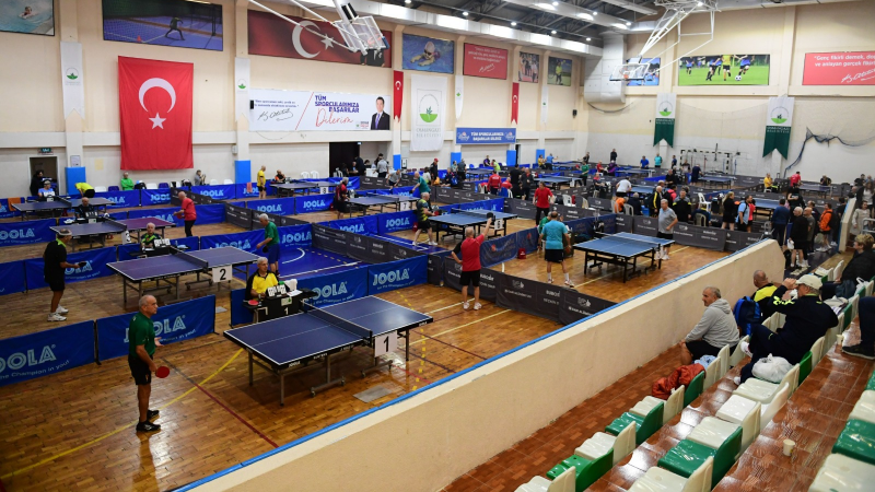 Bursa’da veteran masa tenisçileri 12’nci turnuvada buluştu