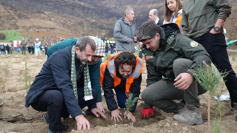 Gürsu'da "Yeşil Vatan Seferberliği" ile fidanlar toprakla kucaklaştı