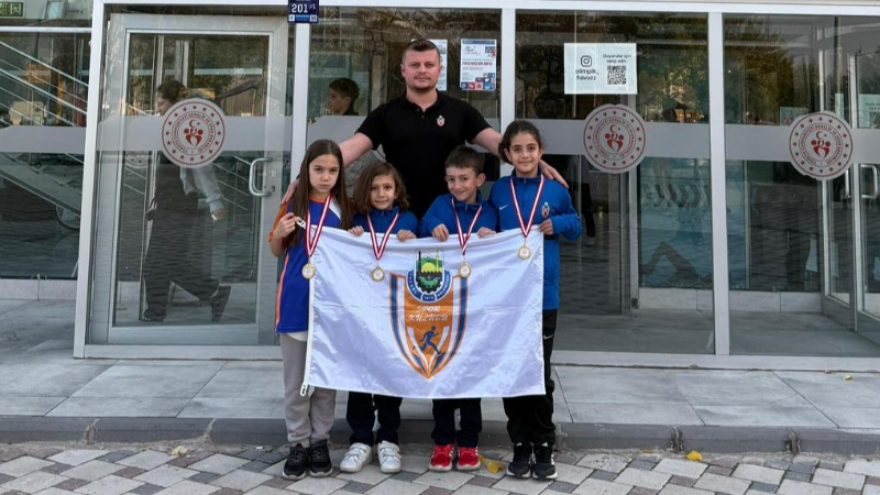 İnegöllü yüzücülerden Türkiye çapında büyük başarı