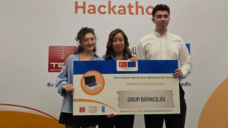 Bursalı gençlerden hackathonda Türkiye birinciliği ve özel ödül