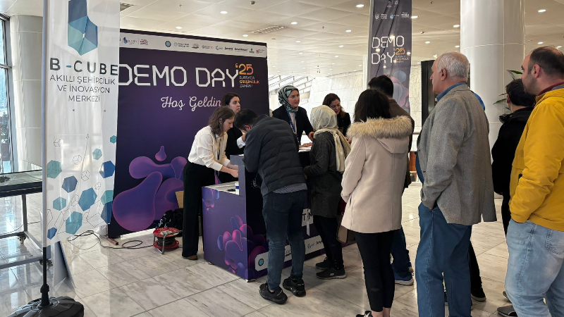 Bursa'da fikirler DemoDay 2025'te girişimcilerle buluştu