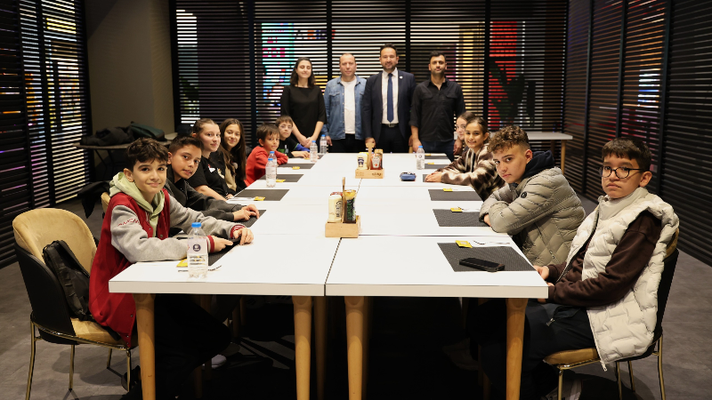 Dijiders’te başarı gösteren öğrenciler Osmangazi’den ödül aldı