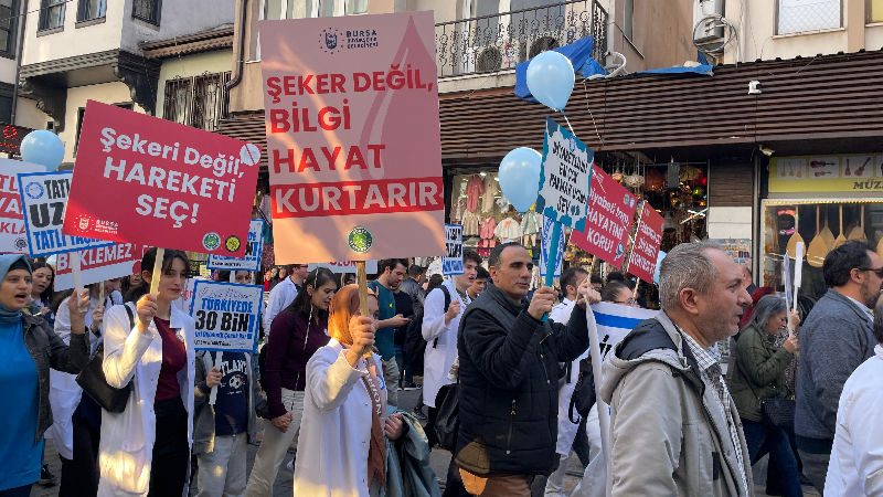 Bursa’da Dünya Diyabet Günü’nde farkındalık yürüyüşü düzenlendi