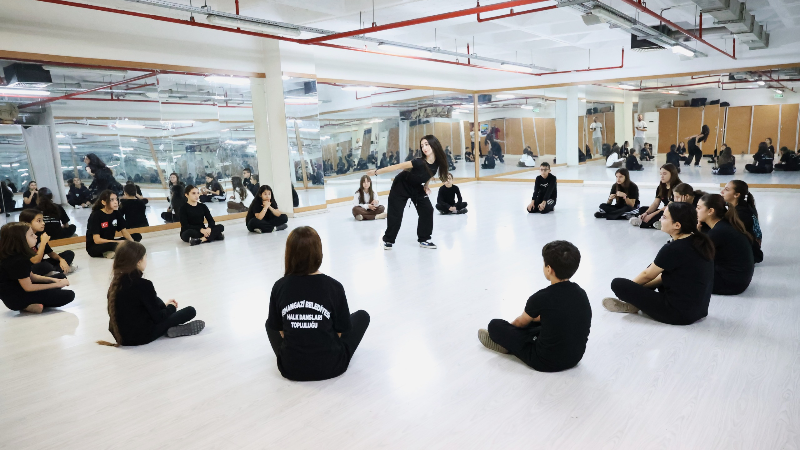 Osmangazi’de çocuklar modern dansla hem öğreniyor hem spor yapıyor
