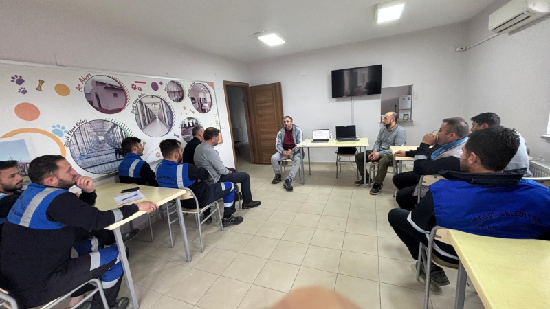 İnegöl Belediyesi personeline arılara güvenli müdahale ve ilk yardım eğitimi