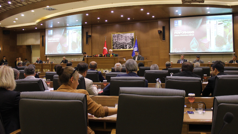 Belediye meclisinde 'vaatler' eleştirisi