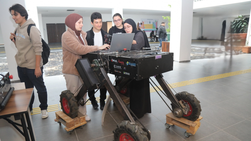 BTÜ Robot Günleri’nde robot teknolojilerinin geleceği masaya yatırıldı