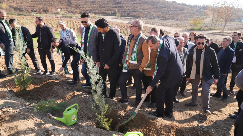Bursaspor, yangın sonrası yaraları fidanlarla sarıyor