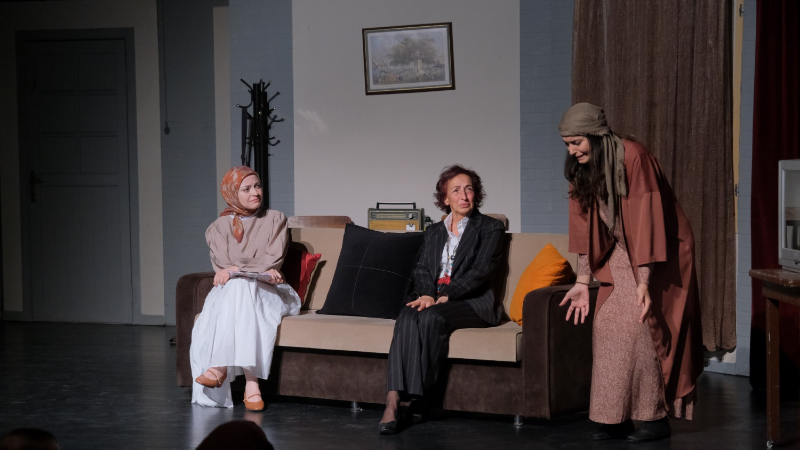 İnegöl’de sahneye çıkan “Kadın Sığınağı” toplumsal farkındalık yaratıyor