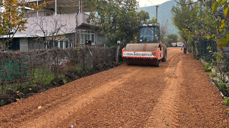 Gemlik Belediyesi Kumsaz’da ulaşımı yeniliyor