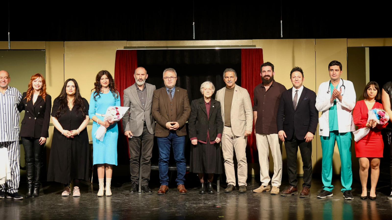 Özgür Aksoy Tiyatro Günleri Gemlik’te altıncı kez başladı