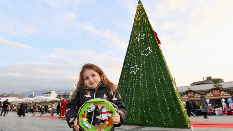 Bursalılar yeni yılı Osmangazi Meydanı’nda karşılıyor