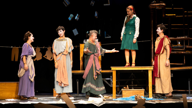 Bursa Şehir Tiyatrosu’ndan Tomris Uyar’a tiyatral anlatım