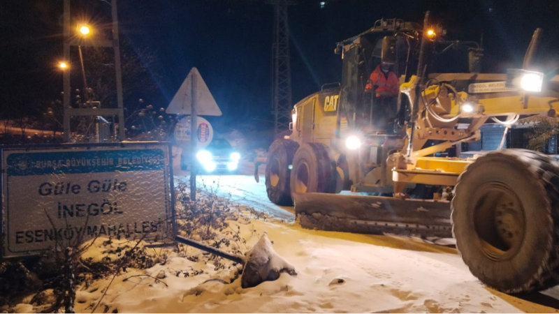 İnegöl Belediyesi’nden kar yağışına hızlı müdahale