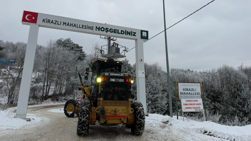 Osmangazi’de mahalle yollarında buzlanmaya karşı yoğun mesai
