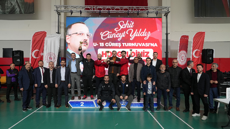 Şehit Cüneyt Yıldız U-15 güreş turnuvasında kupa Gürsu Belediyespor’un