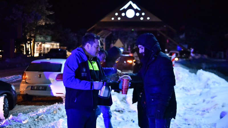 Bursa’da kar mesaisi: 145 mahalle yolu ulaşıma açıldı