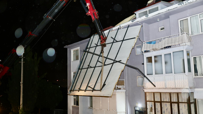 Gemlik’te fırtına alarmı: Belediye ekipleri sahada