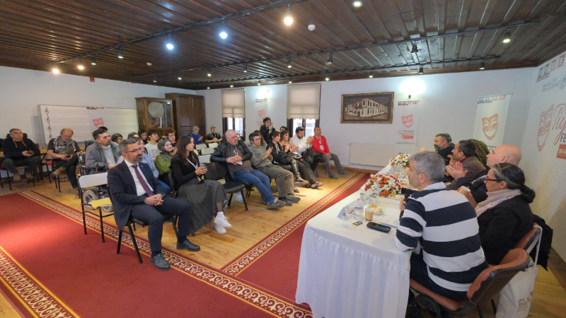 İnegöl’de tiyatronun geleceği masaya yatırıldı