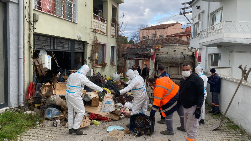 Görükle’de halk sağlığını tehdit eden çöp eve müdahale