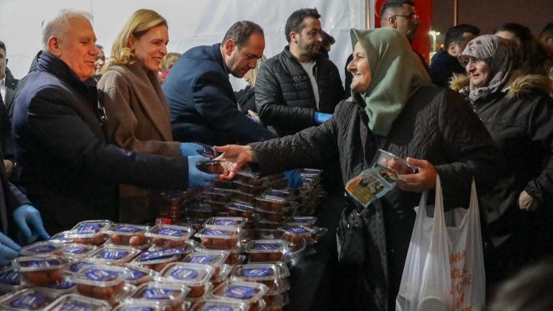 Miraç Kandili’nin bereketi Bursa’da paylaşıldı