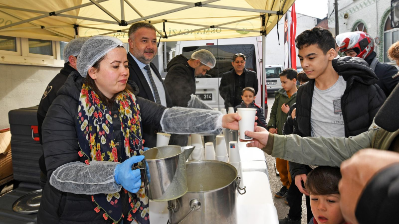 Osmangazi’de cuma namazı sonrası sıcak çorba İkramı