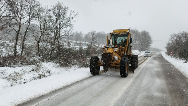 Gemlik’te kar seferberliği: Ekipler 24 saat sahada