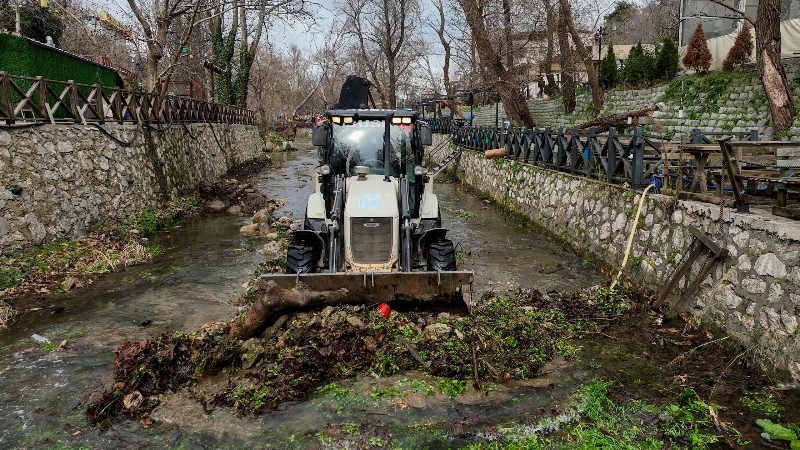 Misi’de dere yatağı temizlendi