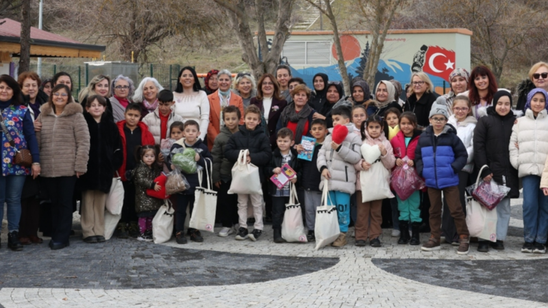 Nilüferli kadınların ilmekleri Harmancık’ta çocukları ısıttı