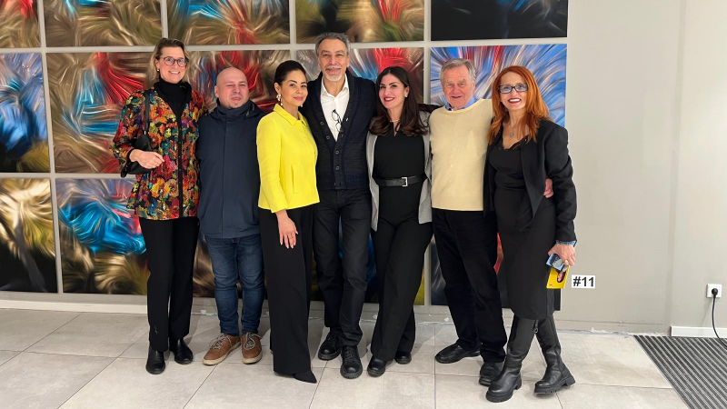 Temel Nal’dan renklerin zincirlerini kıran sergi