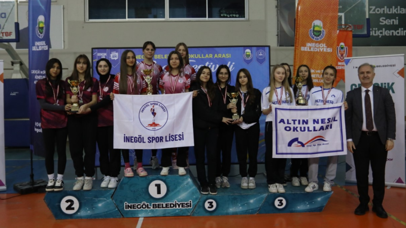 Okullar arası festivalde zirve mücadelesi