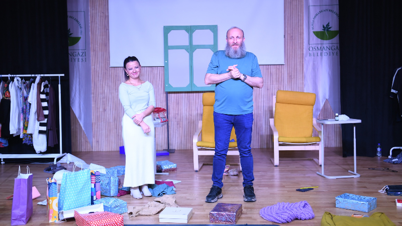 Çetin Altay ve Özlem Karaaytu Bursalıları kahkahaya boğdu